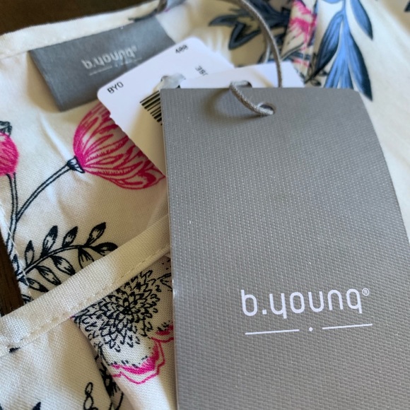 Floral sleeveless top - Picture 2 of 5